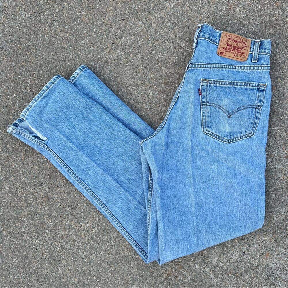 Vintage Levi’s 550 relaxed fit jeans 33x36 made in Canada